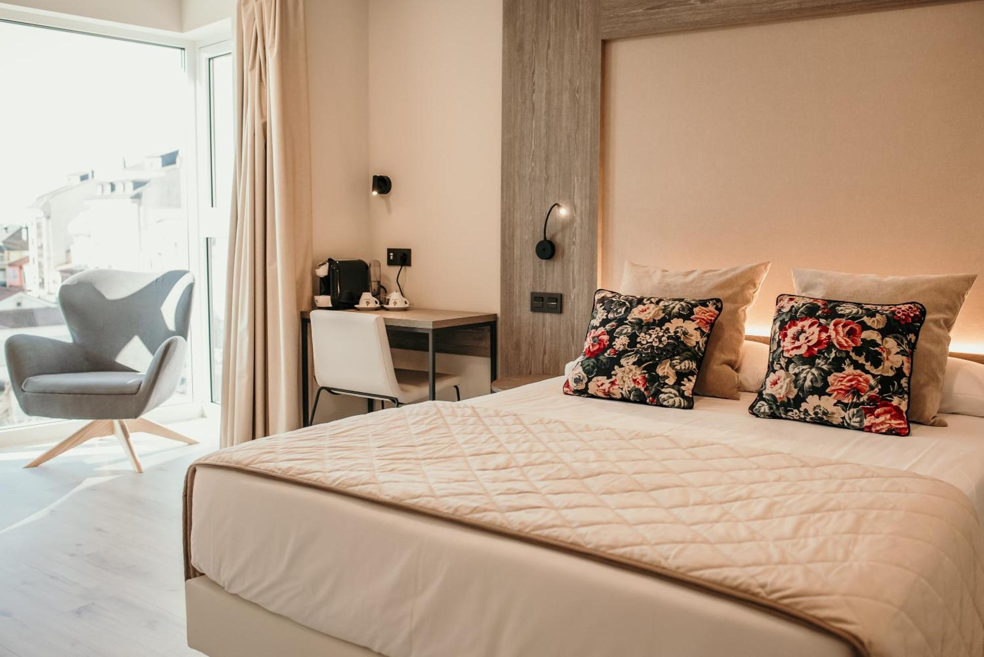Hotel Lux Melide Eksteriør bilde